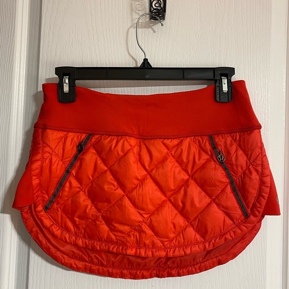 Lululemon Hot Cheeks Goose Down Wind & Water Resistant Quilted Mini Skirt Size 4 - Picture 5 of 16